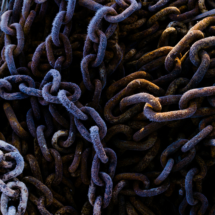 Rusty Frosted Heavy Metal Chain with Detailed Corrosion and Ice seamless PBR texture preview